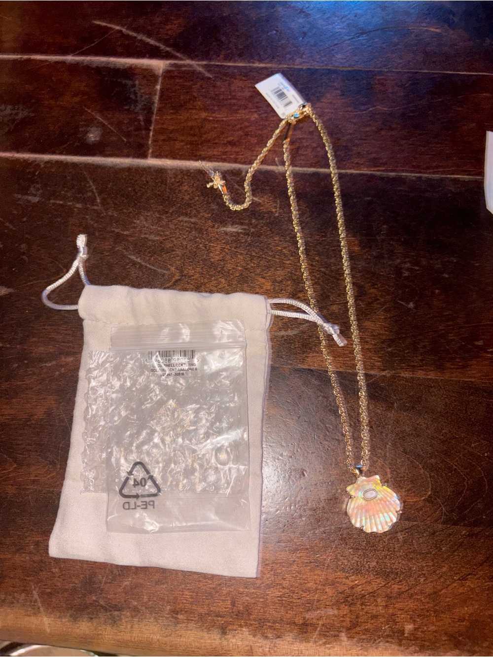 Kendra Scott Lucia Shell Gold Tone Iridescent Shell Pendant Necklace BNWT - Picture 3 of 8